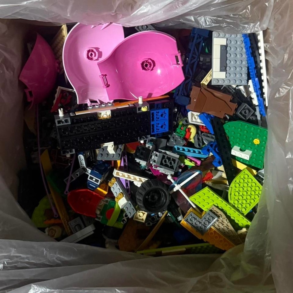 Vibrant LEGO Assortment - Picture 5 of 5